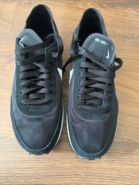 Nike Black Low-Profile Men's Sneakers with White Swoosh